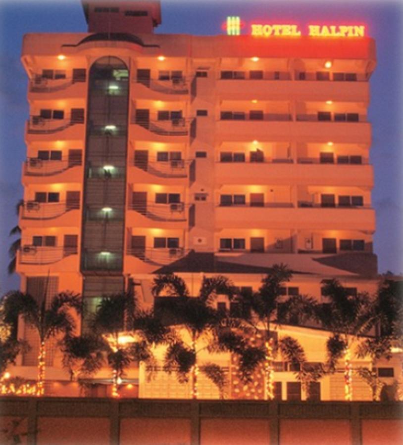 Halpin Hotel Rangum Exterior foto